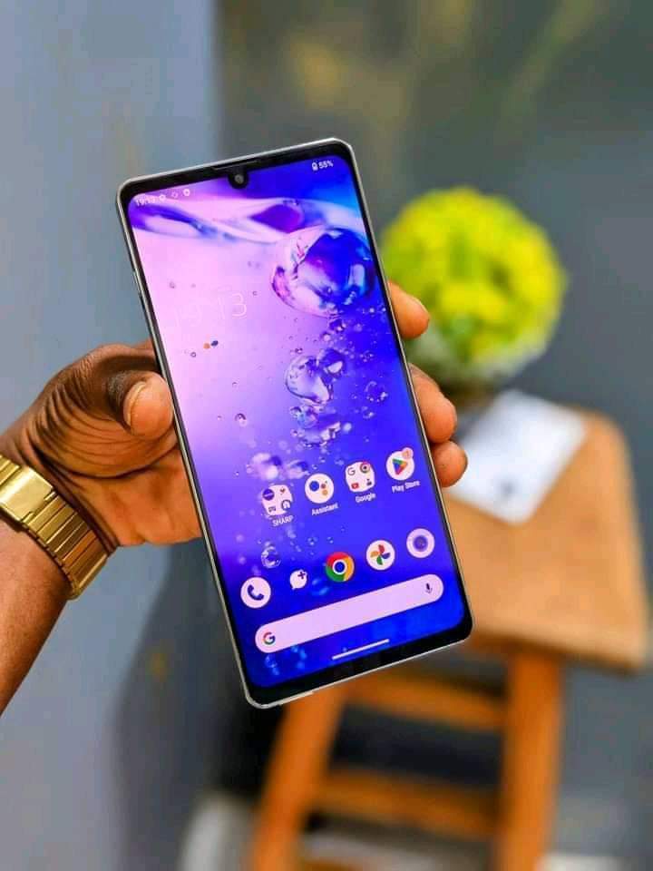 A picture of Aquos zero 6