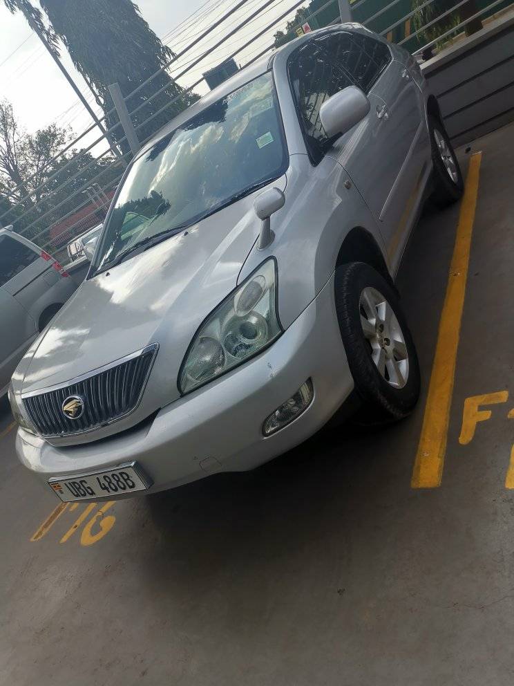 A picture of Harrier kawundo 2007 model