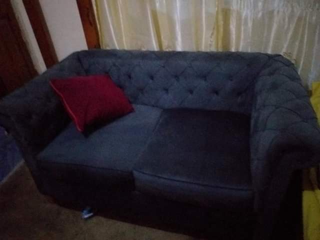 A picture of Sofa mpya
