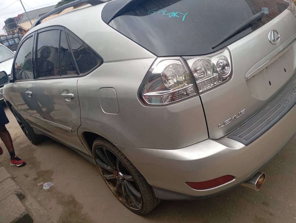 A picture of Lexus RX 350