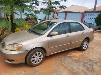 A picture of Corolla 05 First body with perfect engine and AC