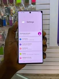 A picture of Sumsung note10 plus