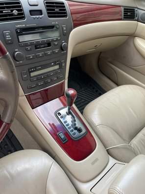 A picture of Lexus ES300 Neatly used first body Buy and drive nothing
