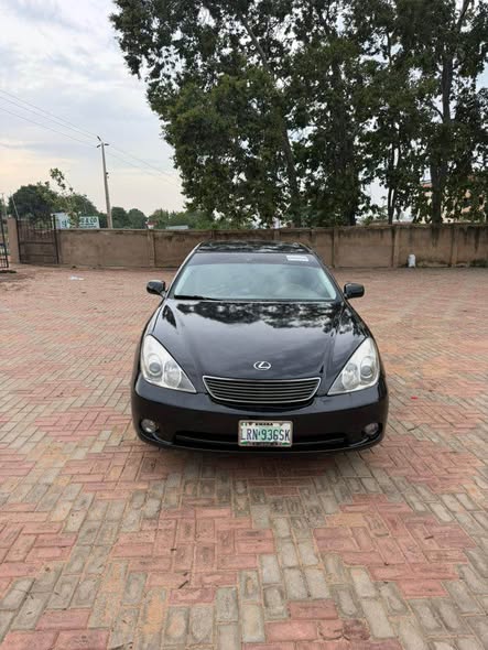 A picture of Lexus ES 330 06 direct Toks standard Am the owner