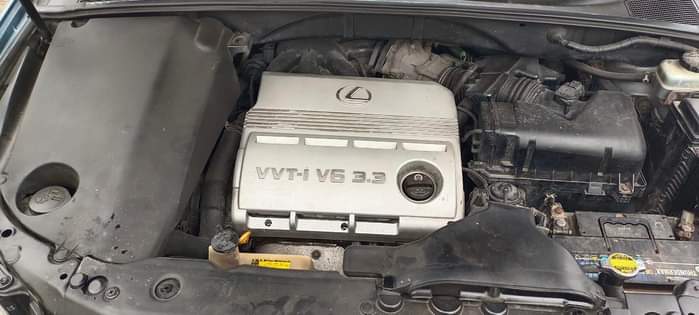 A picture of Lexus Rx330 2004 model