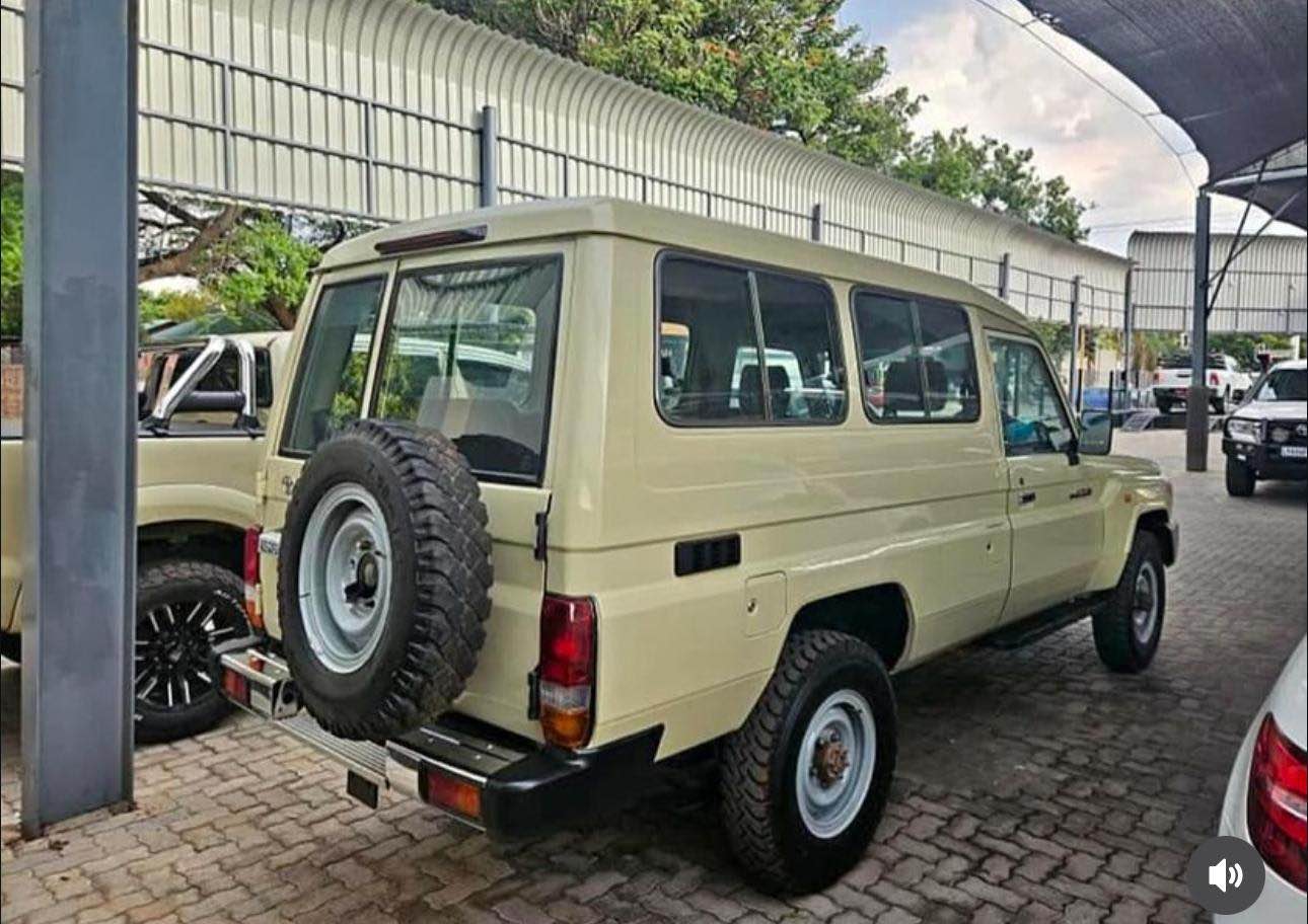 A picture of Model Hardtop Year 2018 Fuel Diesel Engine capacity 4 2