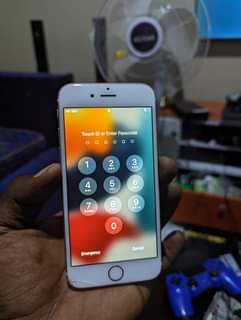 A picture of iPhone 6s 64GB Battery 84 Price 160 000