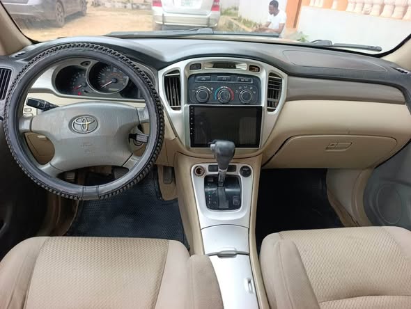 A picture of 2005 HIGHLANDER 3 SEATER ROLL