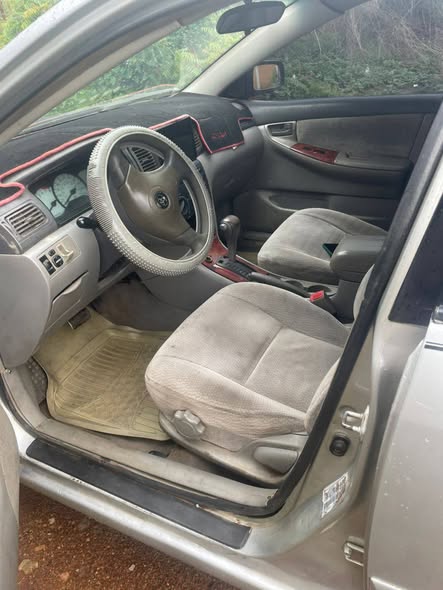 A picture of Toyota Corolla LE 04