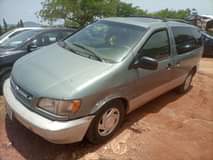 A picture of First body Toyota sienna 99 . Very sound engine and