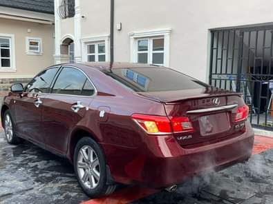 A picture of OMG This is super clean Lexus es350 2008 model registered