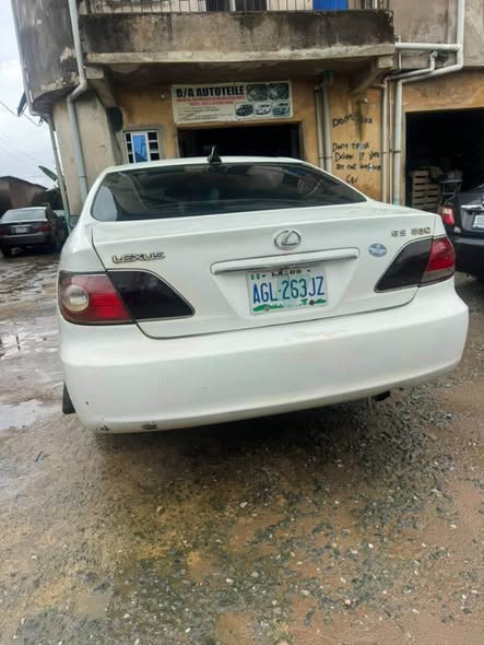 A picture of Lexus es300