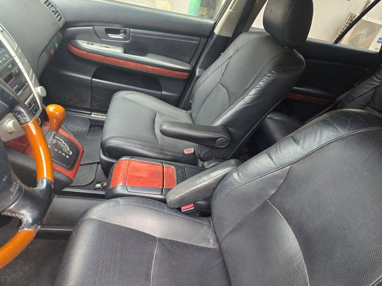 A picture of Toyota Lexus rx330