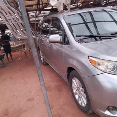 A picture of Distress sale 2014 Toyota Sienna Engine has fault Excellent gear