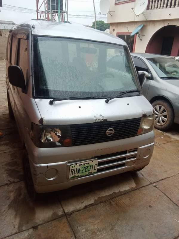 A picture of LUCKY BUYER MINI BUS 7 passenger Automatic toks standard came