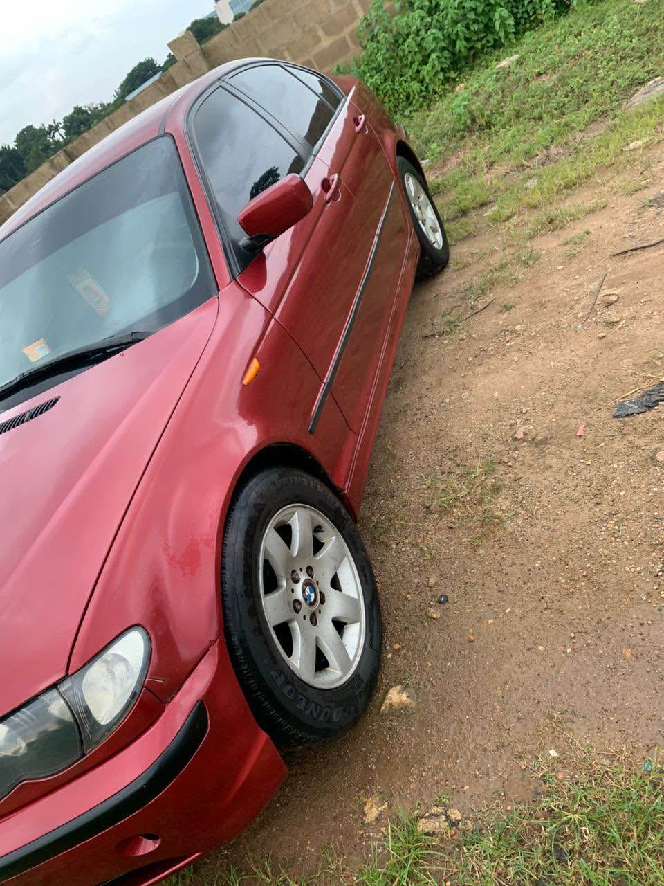 A picture of BMW 323i
