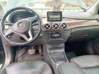 A picture of Mercedes Benz B180 2012