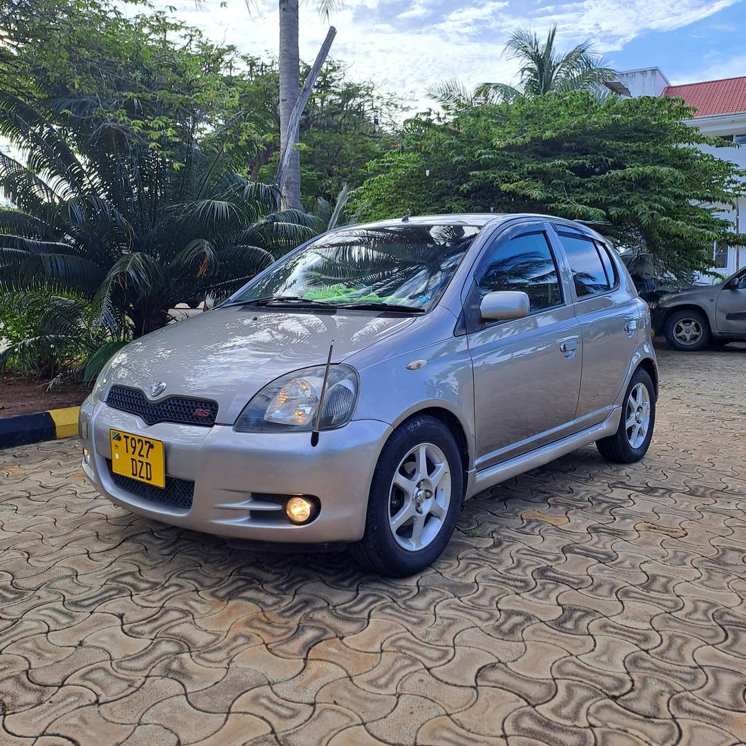 A picture of Vitz for sale 0657633355