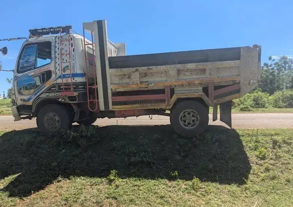 A picture of FUSO TIPPER 0617050520