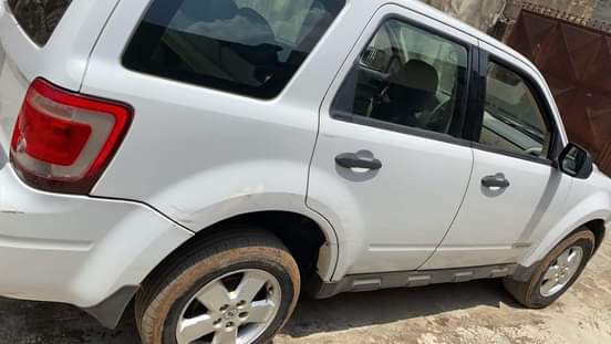 A picture of 2008 Ford escape 4 plug