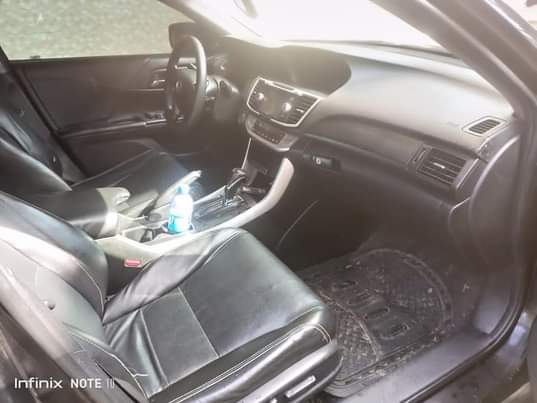 A picture of Distress 2012 Honda Accord with super sharp engine gear selecting