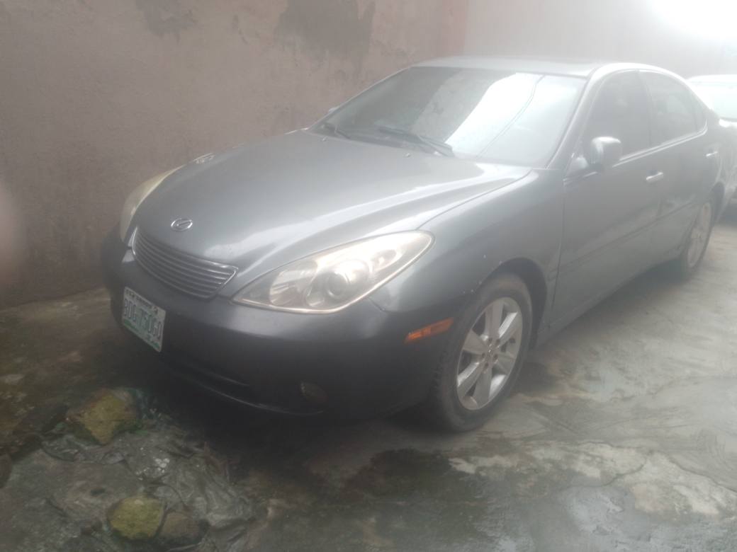 A picture of LEXUS ES 300