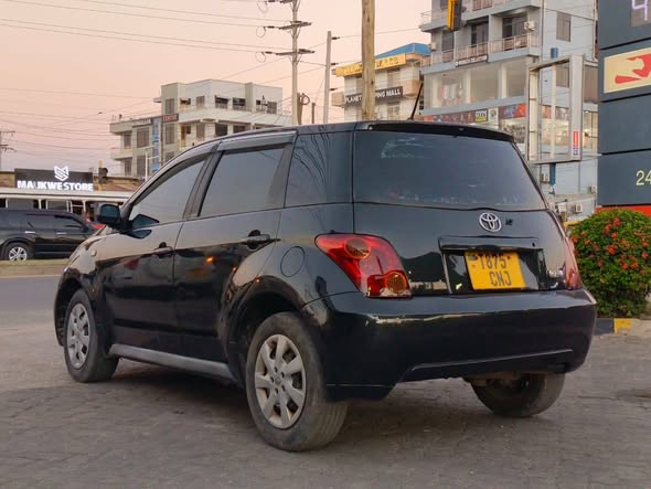 A picture of TOYOTA IST 0714058883