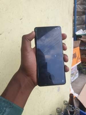 A picture of Samsung s10plus
