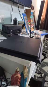 A picture of Quick sale PlayStation 4 Slim 1 terabyte 550k 0703 398500.