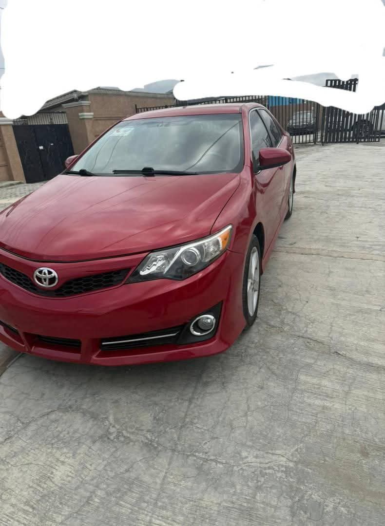 A picture of 2014 Toyota camry se