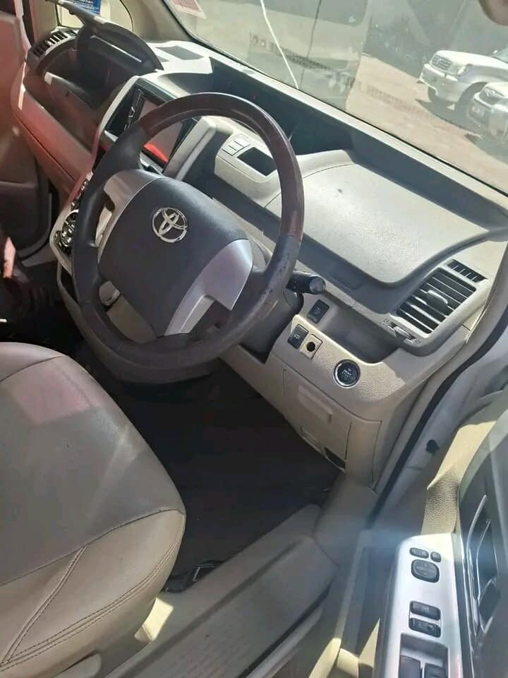 A picture of NOAH 27 5M CALL 0701488581 WHAT S APP 0776417404