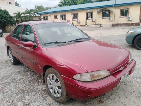 A picture of Ford mondeo 2002
