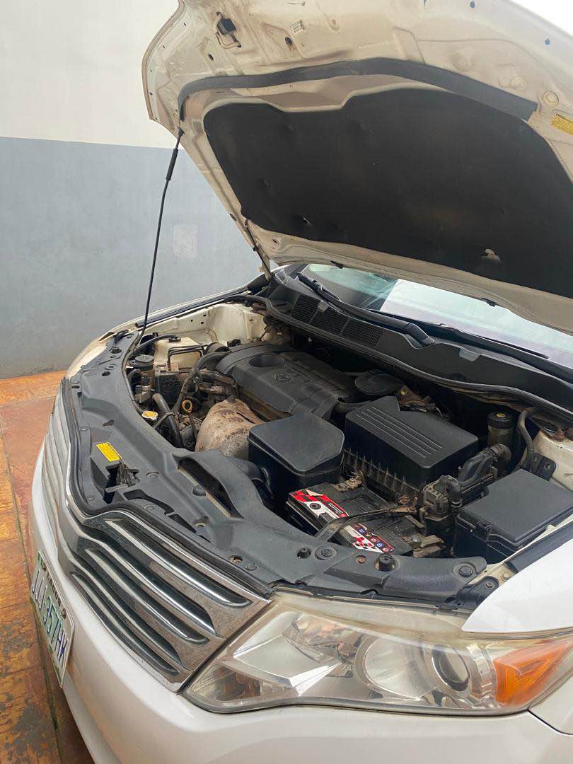 A picture of First body 2010 Toyota Venza