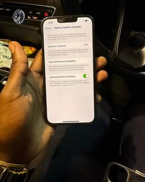 A picture of Iphone 14 128Gb True tone Face ID 96 health at