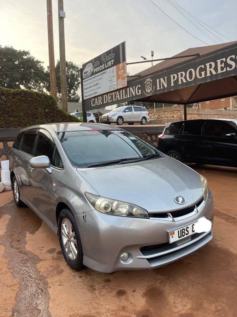 A picture of TOYOTA WISH 2009