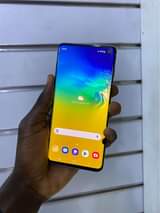 A picture of Samsung S10 128gb 8gb ram 490k 0759979422 0773648989