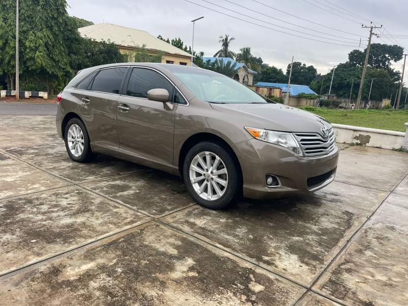 A picture of USED 2010 TOYOTA VENZA V4 KEYLESS WITH PANORAMIC ROOF FULL