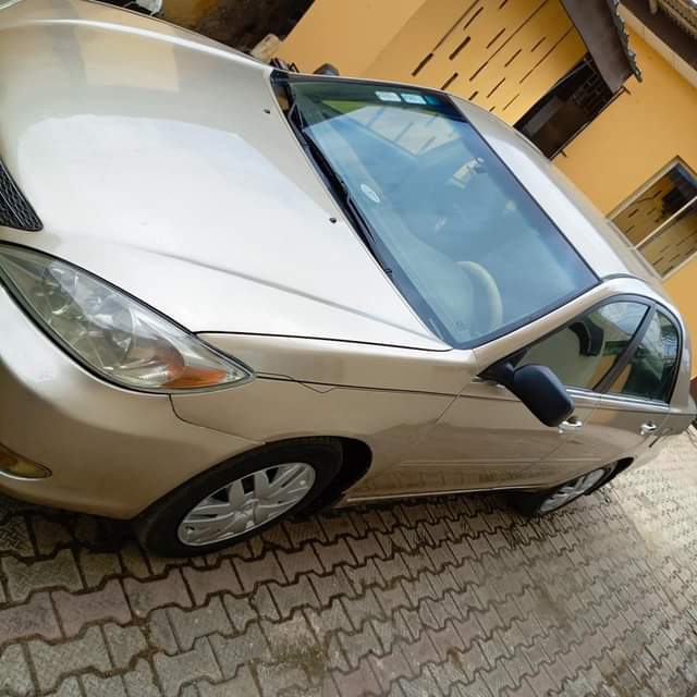 A picture of Toyota camry 2003 Moldel engine and trasmision and ac is