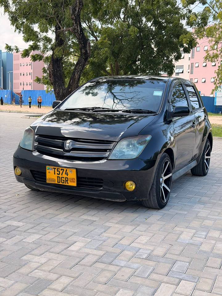 A picture of MWENYEWE ANATAKA 9ML NJOO 5BOX TUFANYE BIASHARA Piga sim 0684475008