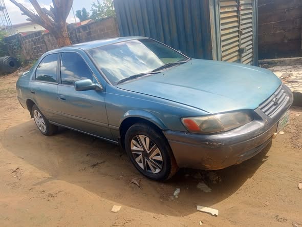 A picture of 2001 Camry envelope