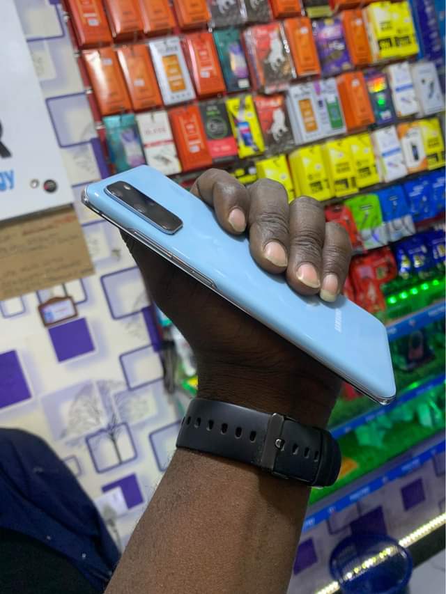 A picture of Njoo Uchukue Samsung S20 Plus 5G Ikiwa na 12GB Ram