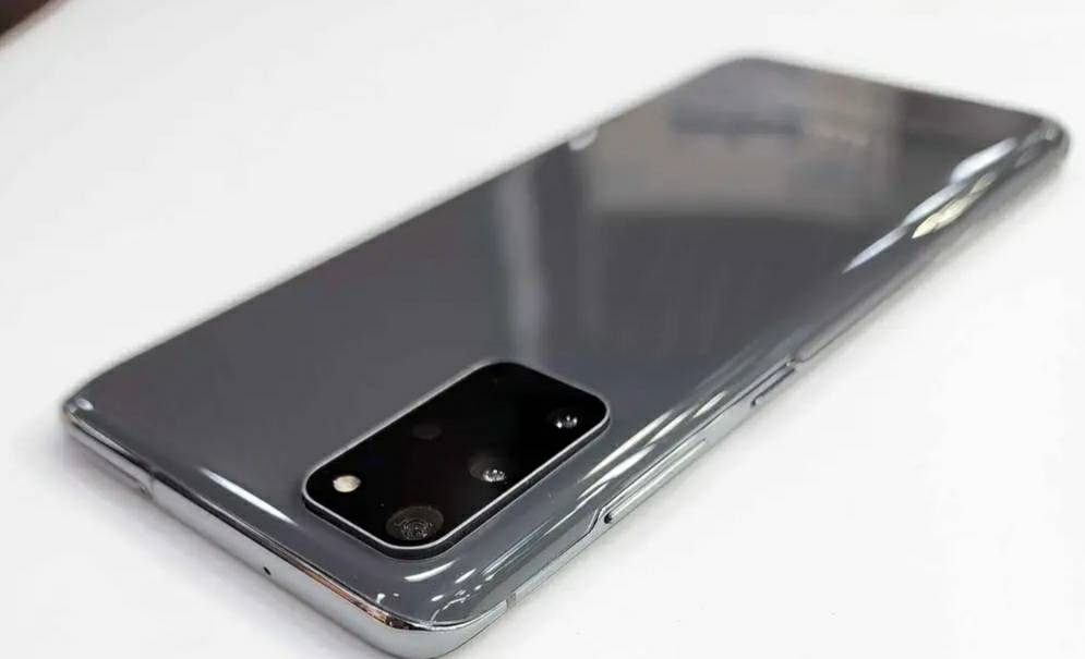 A picture of Samsung s20plus