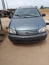 A picture of 2002 Toyota Sienna Complete First Body Engine Gear Ac Absolutely
