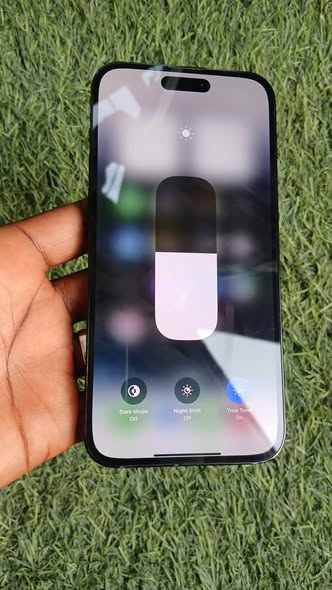 A picture of IPhone 14 pro maxs 256gb no change part small cracks