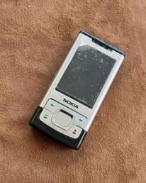 A picture of Nokia 6500 slide original
