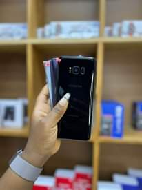 A picture of Kalibu Dukani kwetu ujipatie smartphone kuanzia 110k