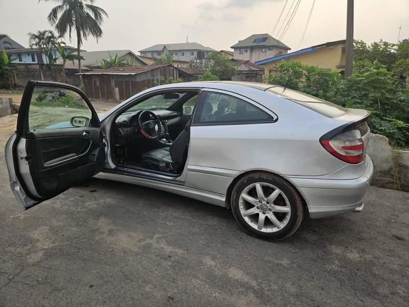 A picture of Awoof Awoof Mercedes Class C coup Engine excellent Gear Powerful