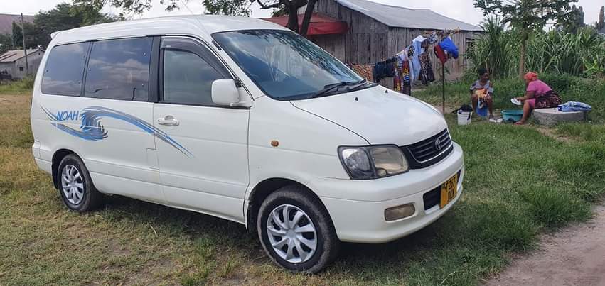 A picture of Toyota Noah SR40 Mwaka 2002 Cc1990 Full Ac