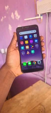 A picture of Oppo A83 gb 128 ram 6 nectwetck 4g simu bado
