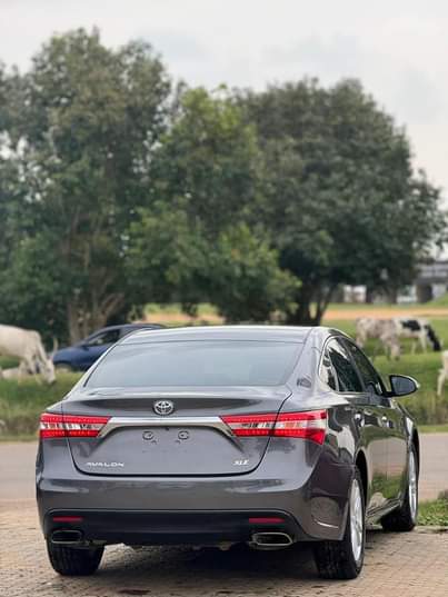 A picture of Toyota Avalon XLE 2014 Model